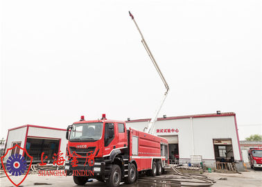Sei sedili 39 Ton 8x4 High Spraying Water Tower Camion dei vigili del fuoco 25 m di altezza di lavoro