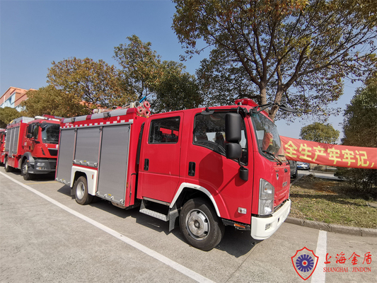 Isuzu Chassis 4x2 Drive Motore antincendio commerciale dotato di portata di pompa di 30 L/s